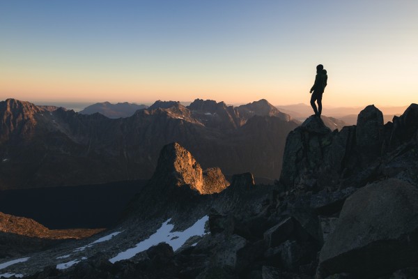 登山での転倒・滑落を防ぐ！安全な歩き方とバランスの取り方サムネイル