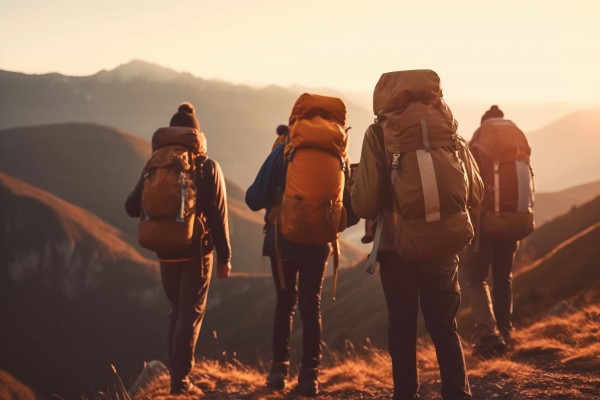 下山時の膝の痛みはなぜ起こる？登山者が知っておきたい膝の守り方サムネイル